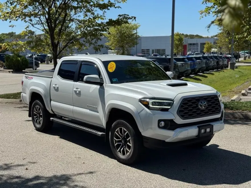 2023 Toyota Tacoma 4x4 SR photo 1
