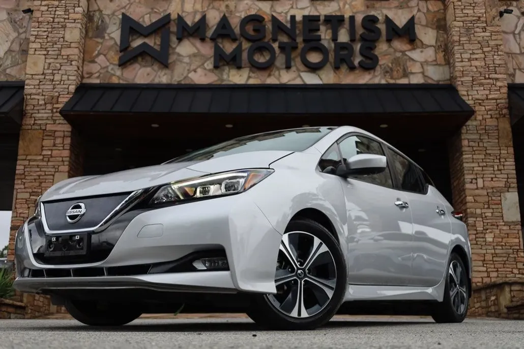 2020 Nissan Leaf SV photo 1