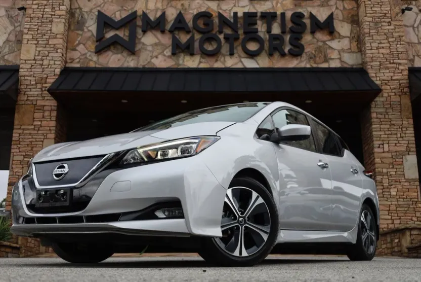 2020 Nissan Leaf SV photo 1