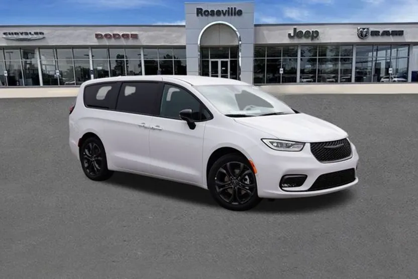 2026 Chrysler Pacifica photo 1
