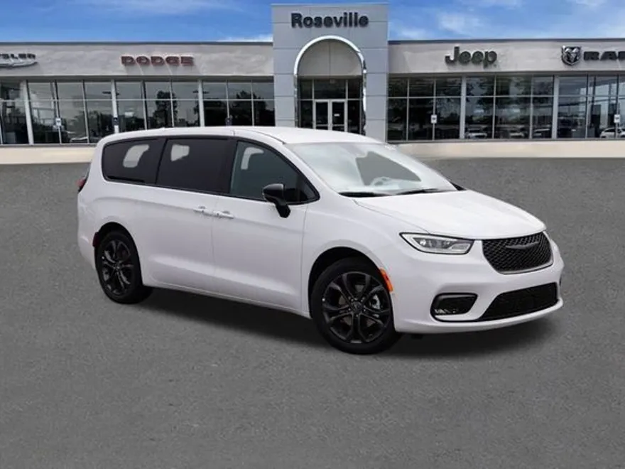 2026 Chrysler Pacifica photo 1