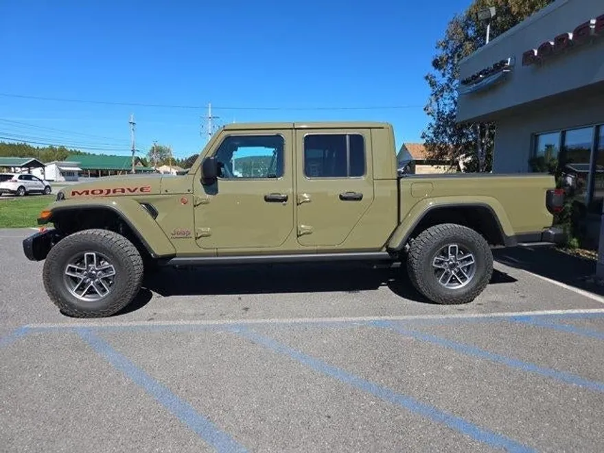 2025 Jeep Gladiator Mojave photo 6