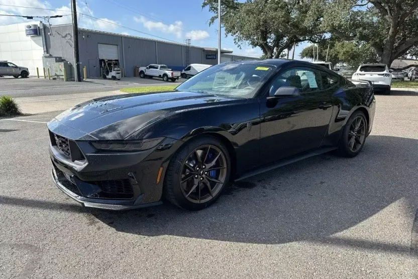 2025 Ford Mustang Dark Horse photo 1