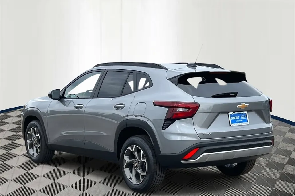 2025 Chevrolet Trax LT photo 1
