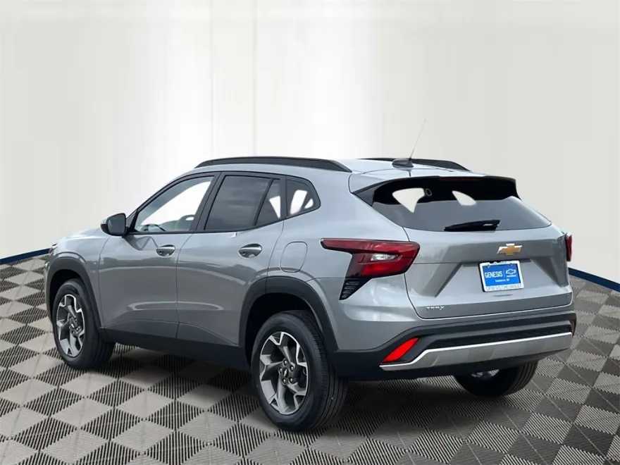 2025 Chevrolet Trax LT photo 1