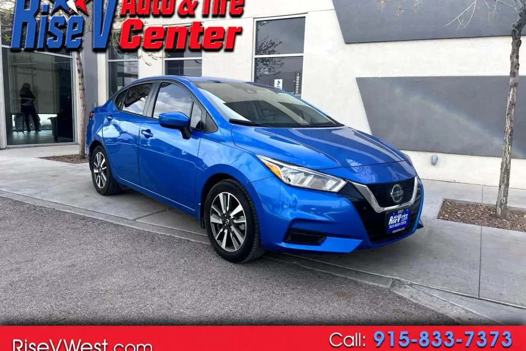 2022 Nissan Versa SV photo 1