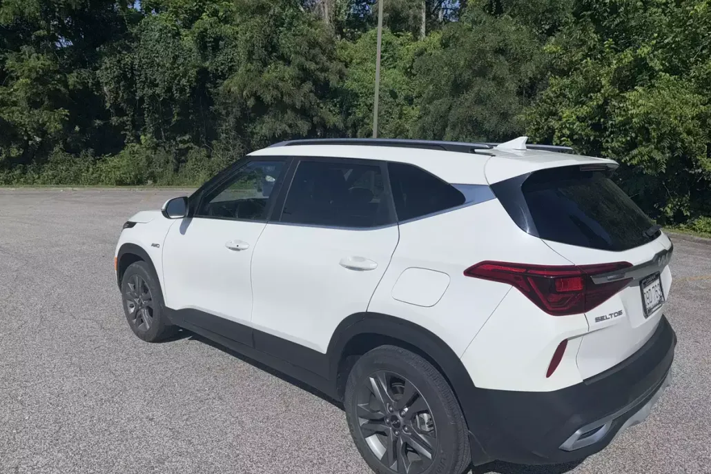 2023 Kia Seltos S photo 1