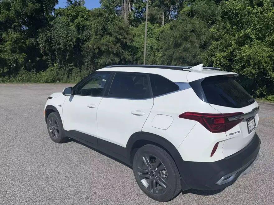 2023 Kia Seltos S photo 1