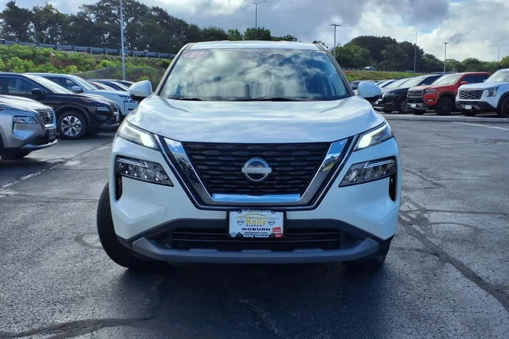 2023 Nissan Rogue SV photo 1