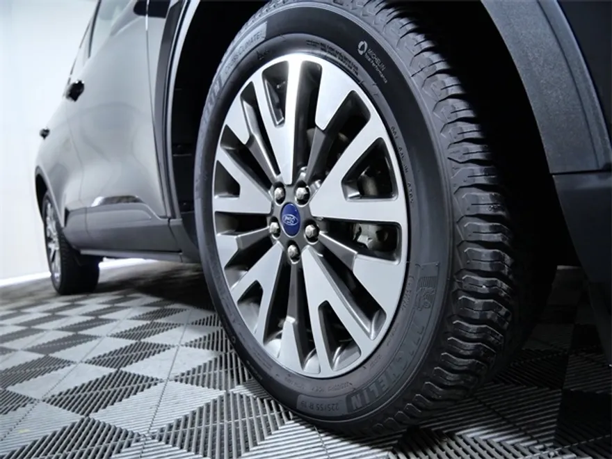 2020 Ford Escape Titanium photo 1