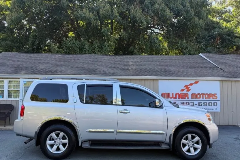 2010 Nissan Armada SE photo 1