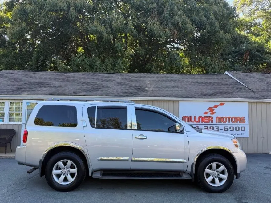 2010 Nissan Armada SE photo 1