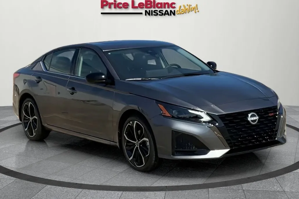 2025 Nissan Altima 2.5 SR photo 1