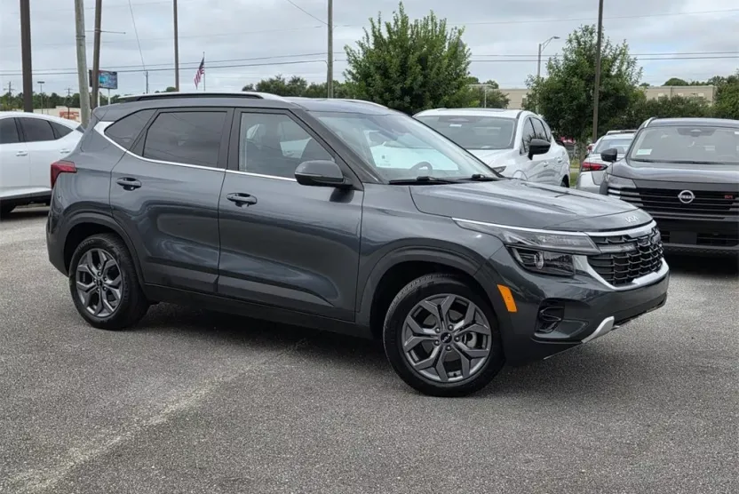 2024 Kia Seltos S photo 1