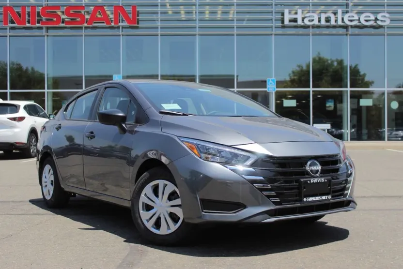 2025 Nissan Versa 1.6 S photo 1
