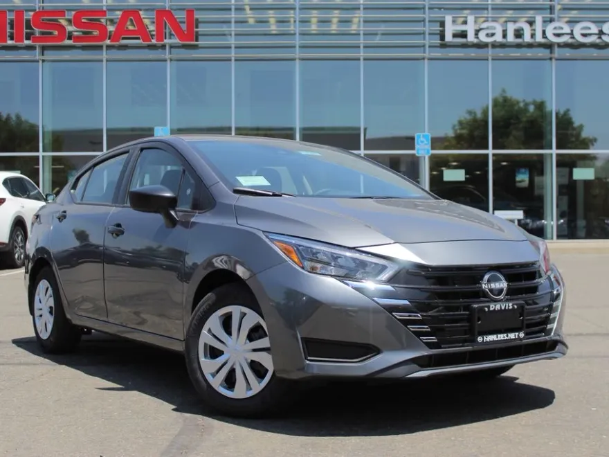 2025 Nissan Versa 1.6 S photo 1