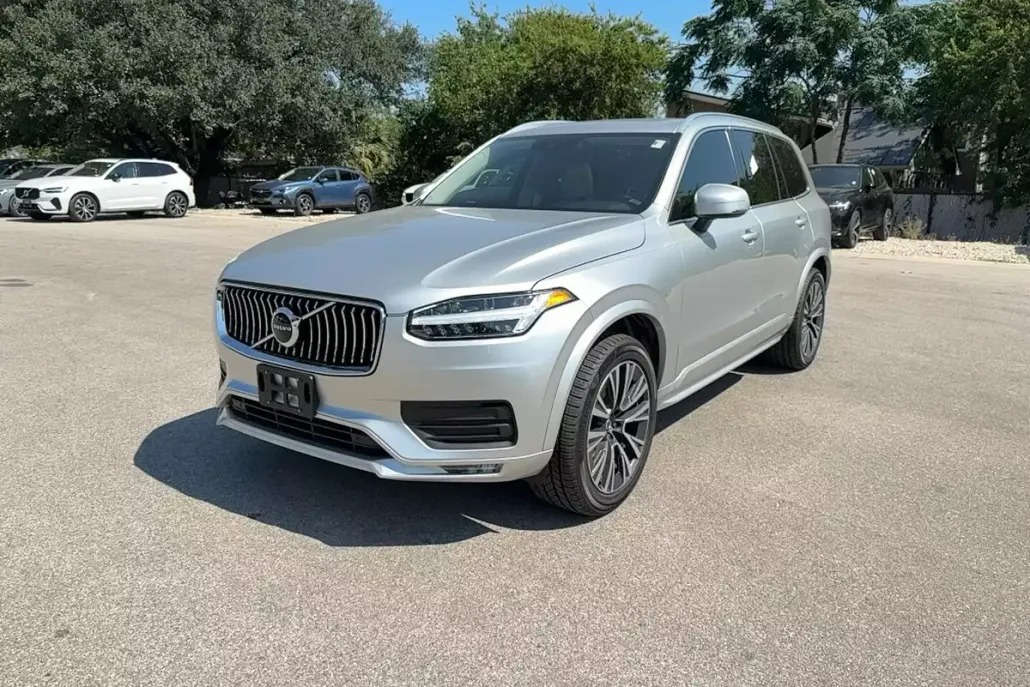 2020 Volvo XC90 T6 Momentum photo 1