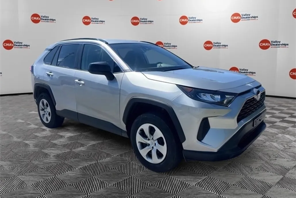 2021 Toyota RAV4 LE photo 1