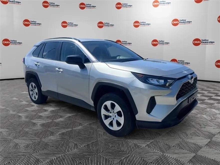 2021 Toyota RAV4 LE photo 1
