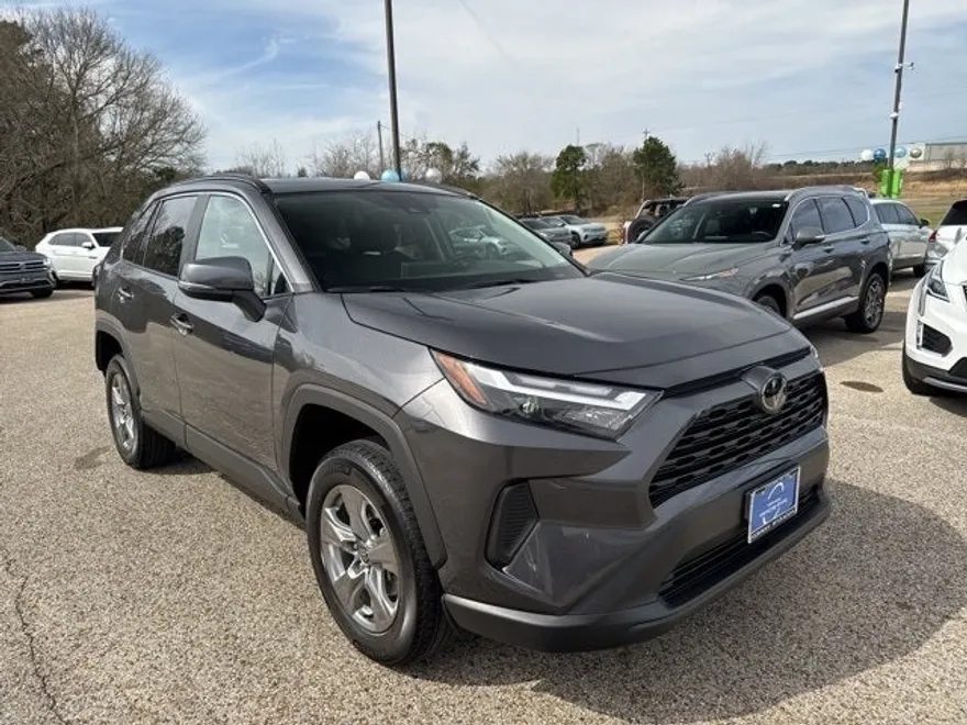 2024 Toyota RAV4 XLE photo 1