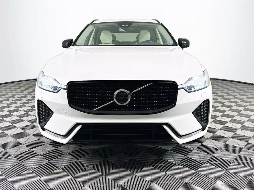 2024 Volvo XC60 B5 Plus photo 1