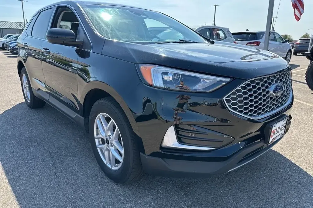 2024 Ford Edge SEL photo 1