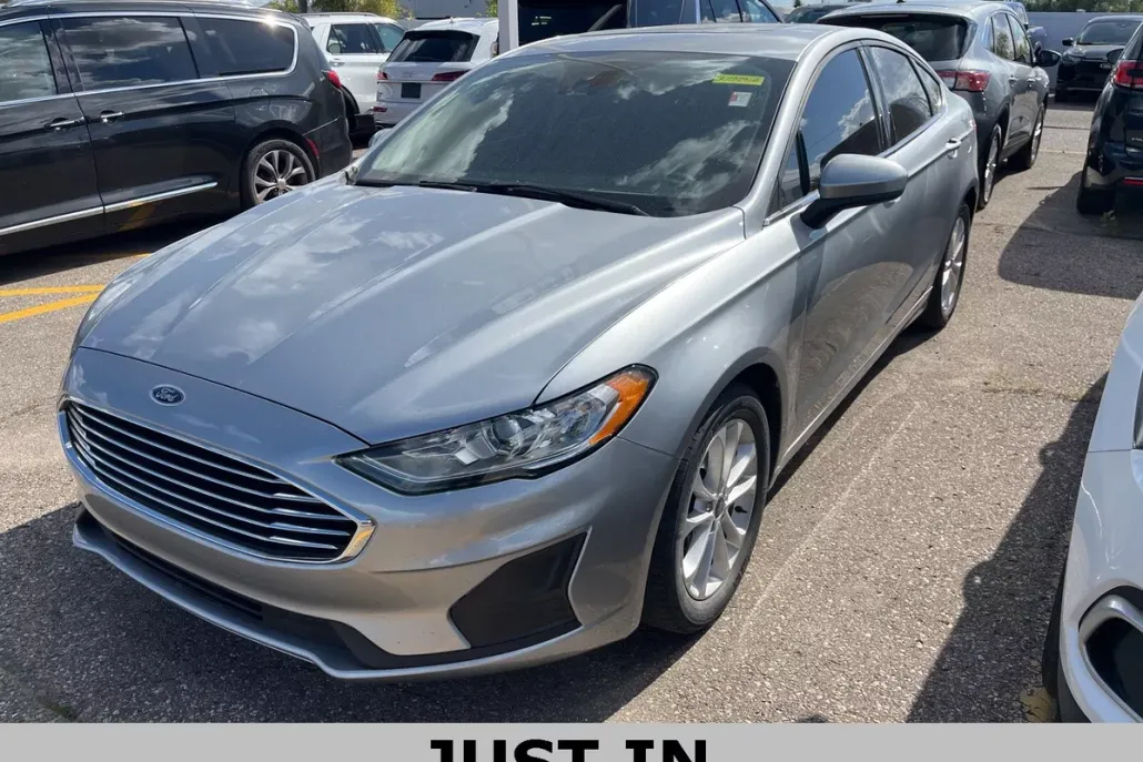 2020 Ford Fusion SE photo 1