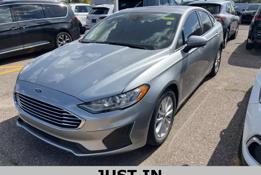 2020 Ford Fusion SE photo 1