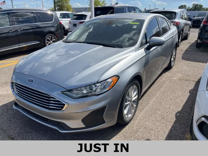 2020 Ford Fusion SE photo 1