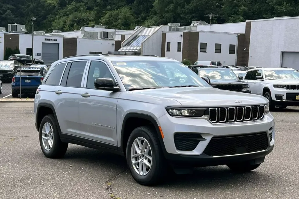 2025 Jeep Grand Cherokee Laredo photo 1