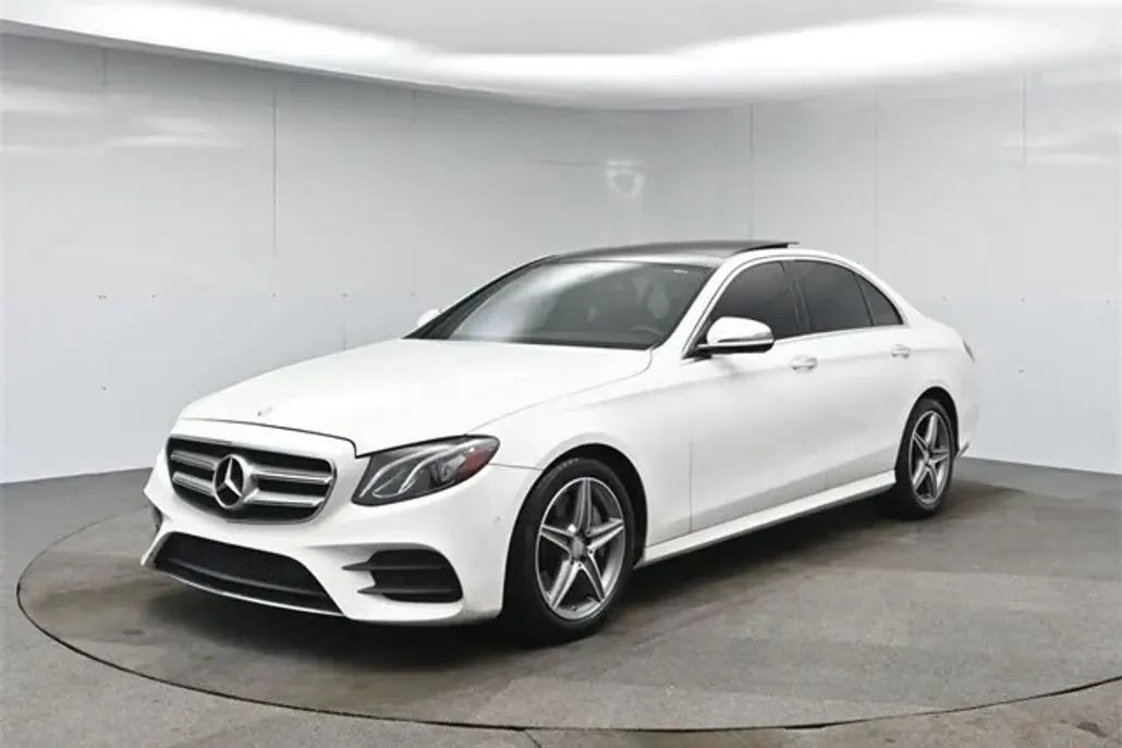 2017 Mercedes Benz E 300 photo 1
