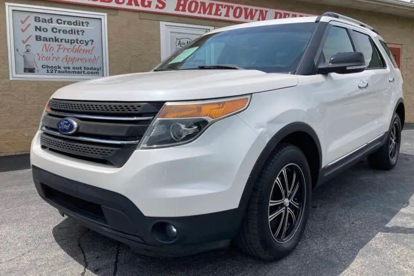 2015 Ford Explorer XLT photo 1