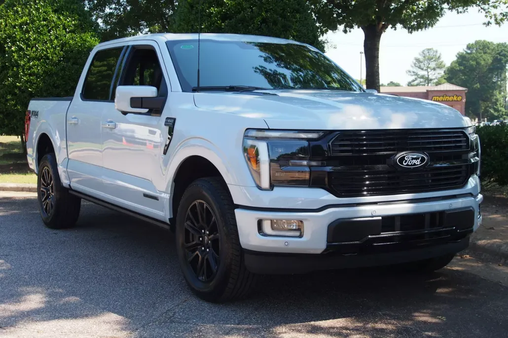 2025 Ford F-150 Platinum photo 1