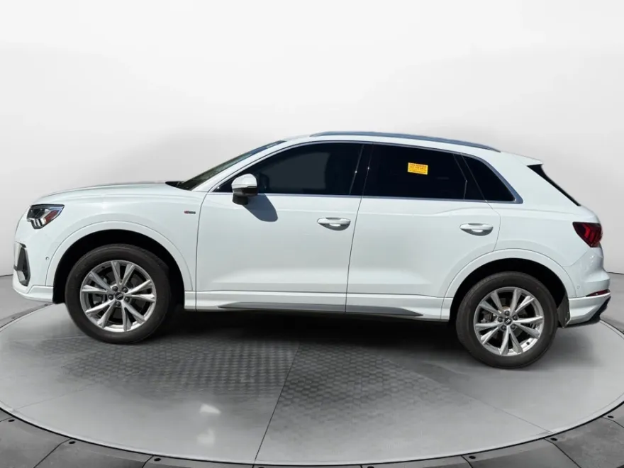 2021 Audi Q3 Premium Plus 45 TFSI S line photo 1