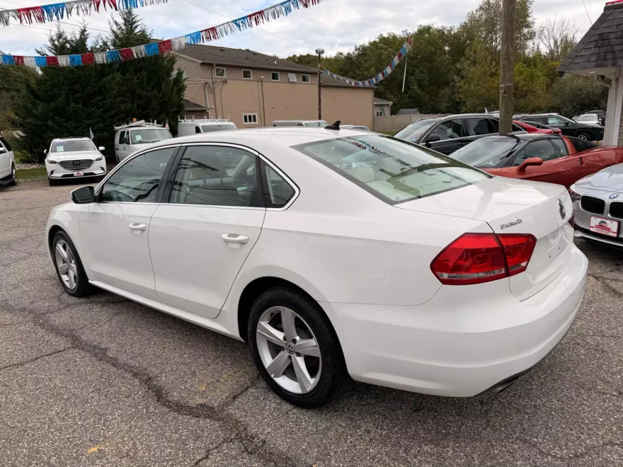 2013 Volkswagen Passat SE photo 1