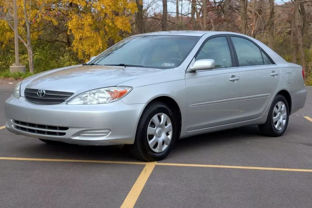 2004 Toyota Camry LE photo 1