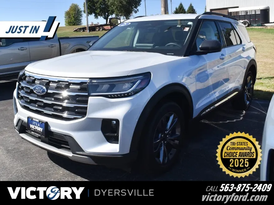 2025 Ford Explorer photo 1