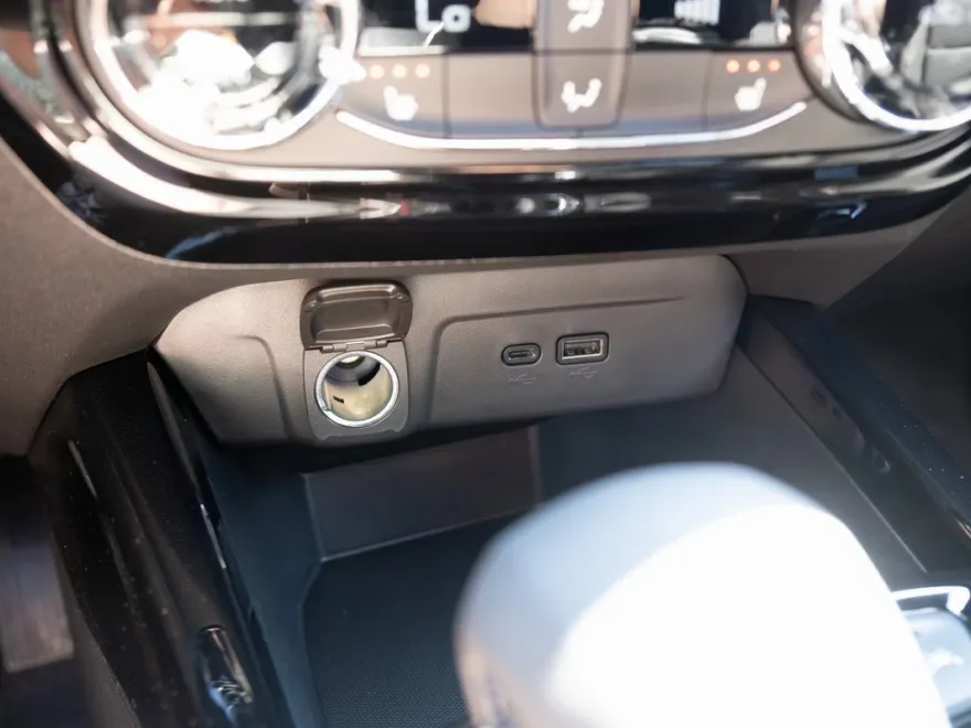 2025 Chevrolet Trax photo 1