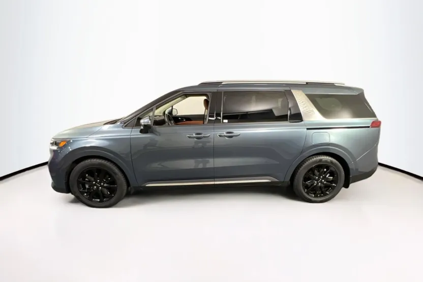 2024 Kia Carnival SX photo 1