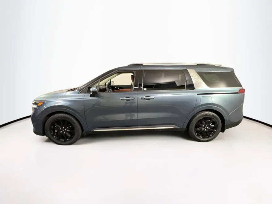 2024 Kia Carnival SX photo 1