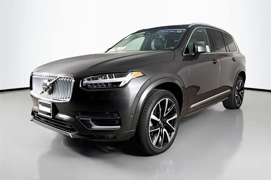 2023 Volvo XC90 B5 Plus photo 1