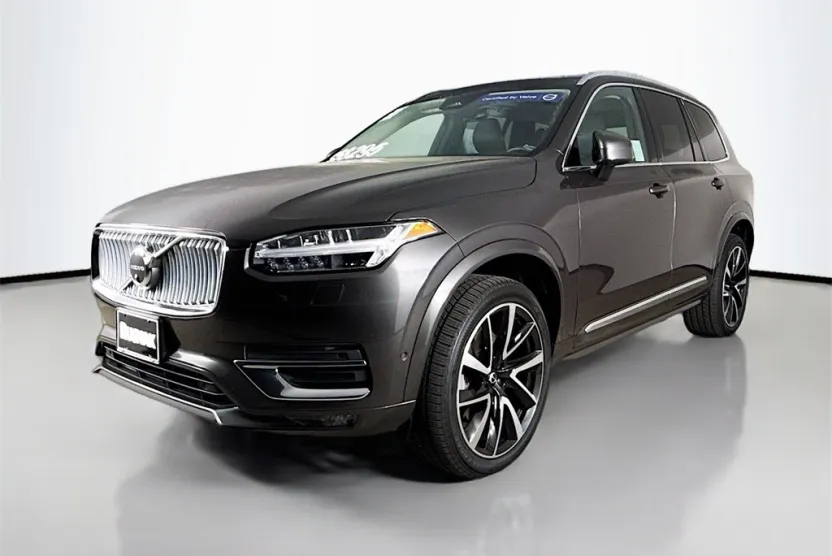 2023 Volvo XC90 B5 Plus photo 1