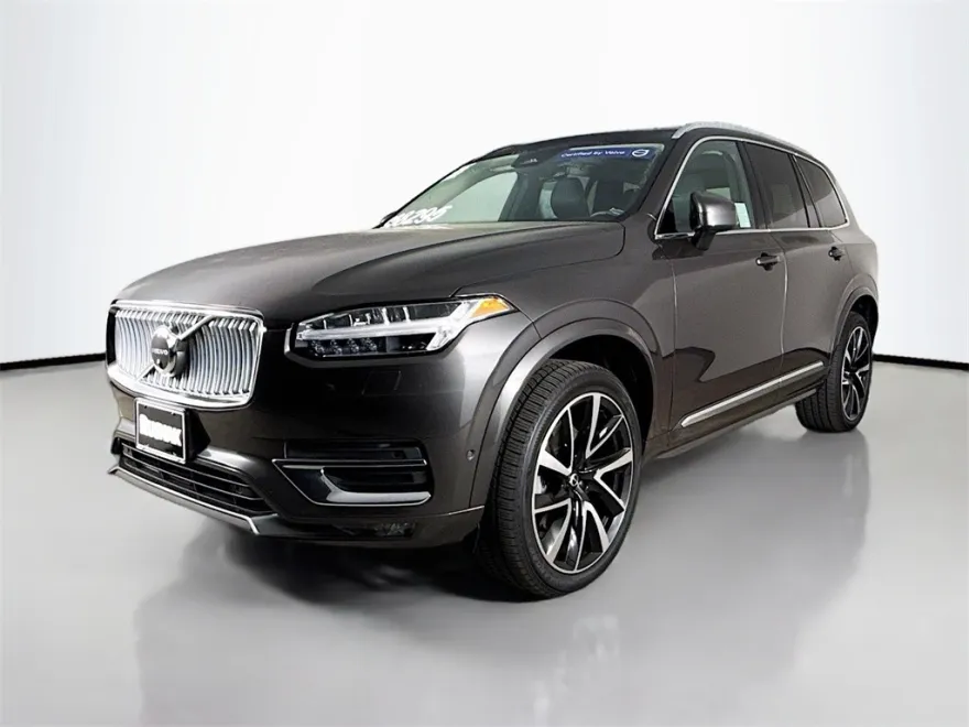 2023 Volvo XC90 B5 Plus photo 1