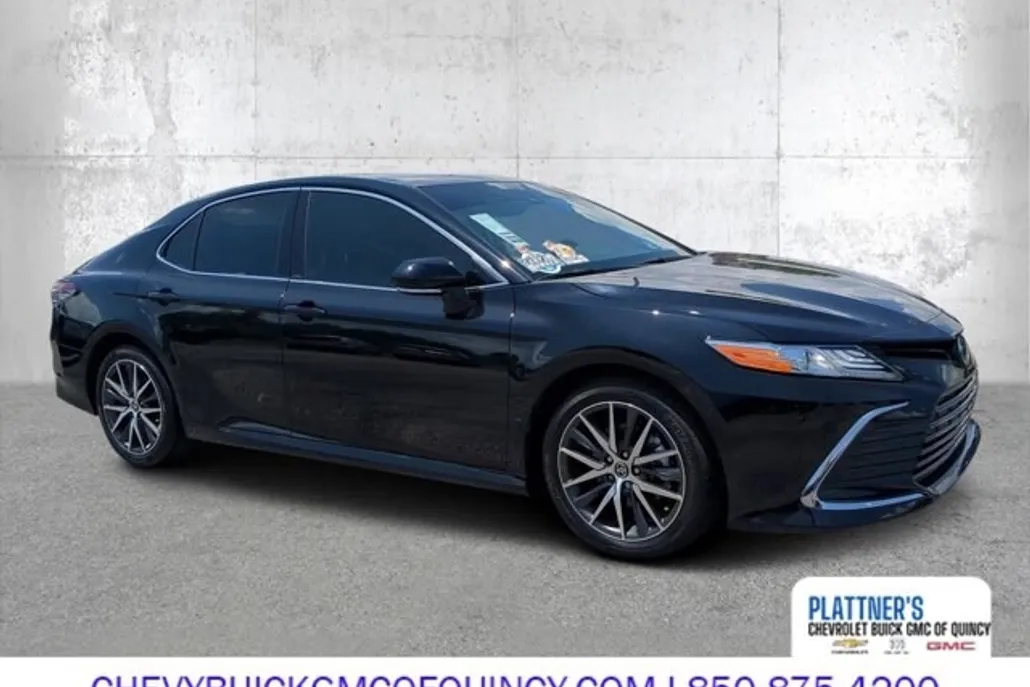 2022 Toyota Camry Hybrid XLE photo 1
