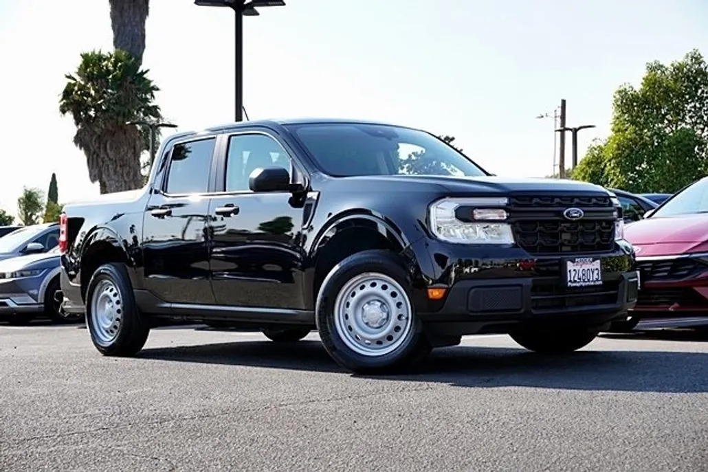 2024 Ford Maverick XL photo 1