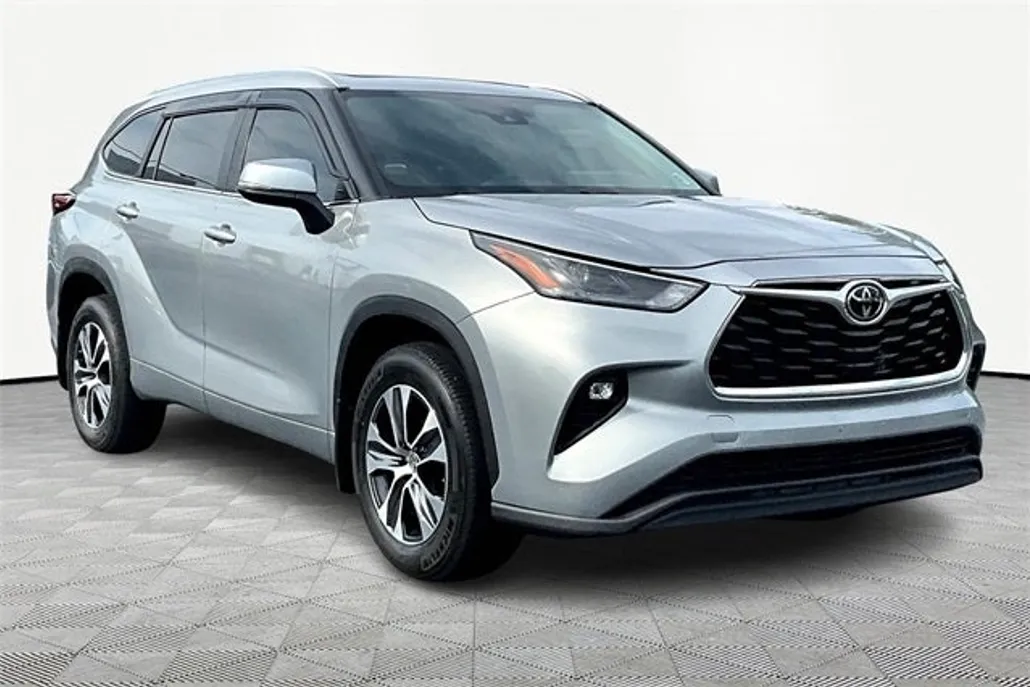 2023 Toyota Highlander L photo 1