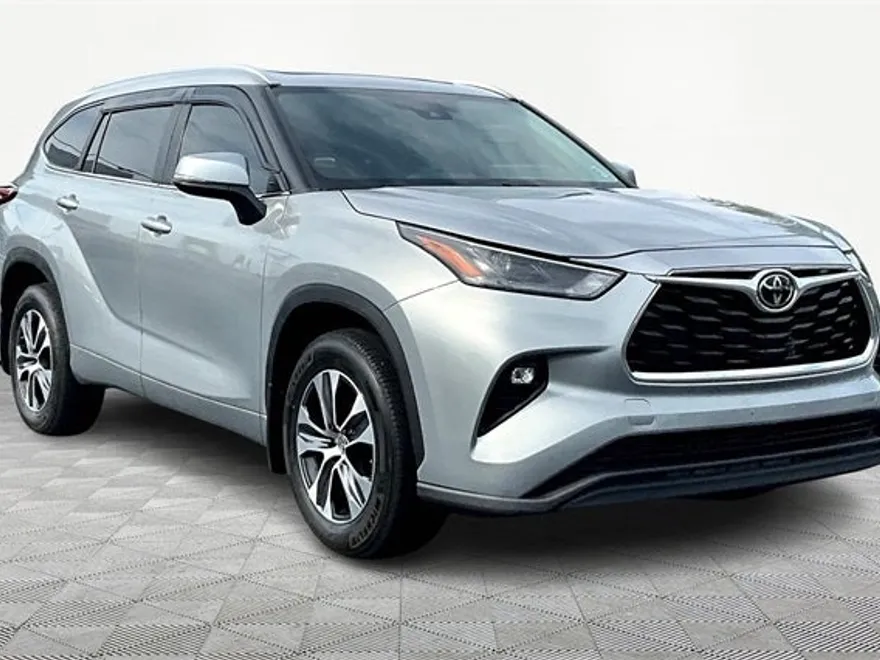 2023 Toyota Highlander L photo 1