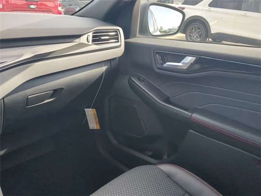 2025 Ford Escape ST-Line photo 1