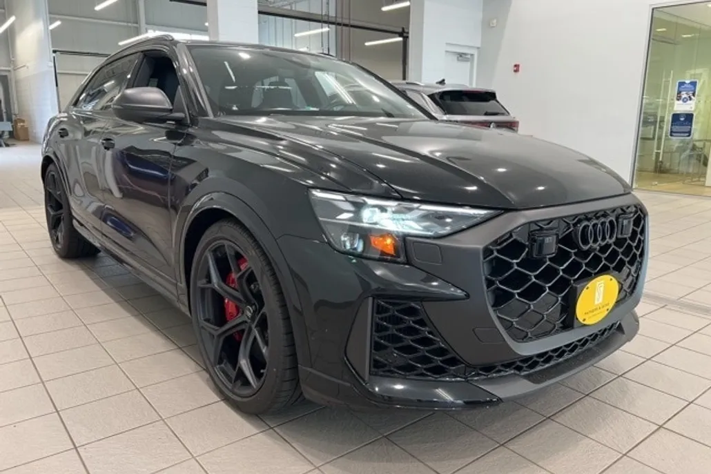 2025 Audi RS Q8 photo 1