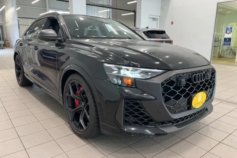 2025 Audi RS Q8 photo 1